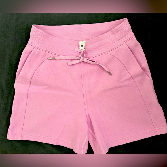 Pants - Lululemon ScubaPink Women's Shorts - Size 6 - EUC